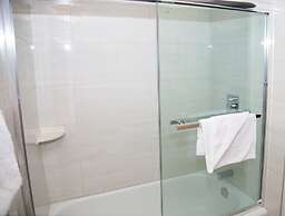 Twin Pine Inn & Suites