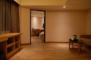 Insail Hotels (Guangyuanxincun Jingtai Pedestrian Street Guangzhou)