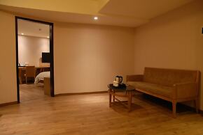 Insail Hotels (Guangyuanxincun Jingtai Pedestrian Street Guangzhou)