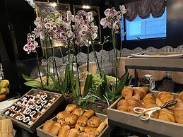 Chalgrin Boutique Hotel