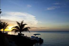 Las Rocas Resort And Dive Center