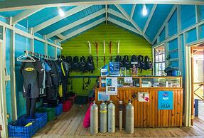 Las Rocas Resort And Dive Center