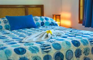 Las Rocas Resort And Dive Center