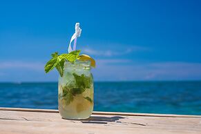 Las Rocas Resort And Dive Center