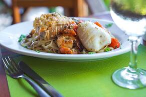 Las Rocas Resort And Dive Center