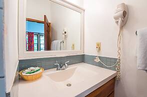 Las Rocas Resort And Dive Center