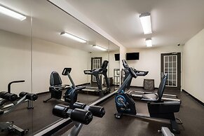 Suburban Studios Denver Central-Arvada