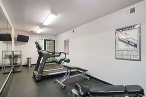 Suburban Studios Denver Central-Arvada