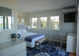 The Sea Breeze Inn