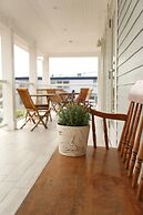 The Sea Breeze Inn