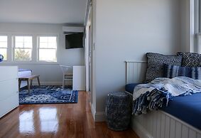 The Sea Breeze Inn