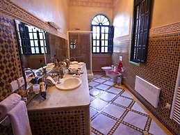 L Mansion Guest Palace