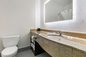 Clarion Pointe Columbus-Bradley Park