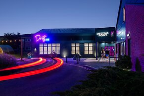 Drift Inn (Formerly The Waterfront Hotel)