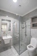 Plaza Athenee Hotel