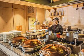 Woodlands Hotel & Resort