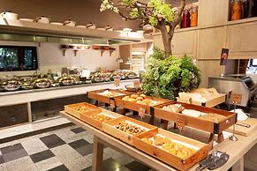 Woodlands Hotel & Resort