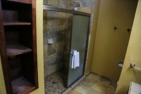 Hampton Inn & Suites McComb