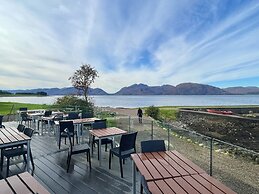 Holly Tree Hotel, Swimming Pool & Hot Tub