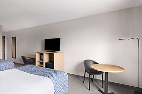 Super 8 by Wyndham St-Jerome