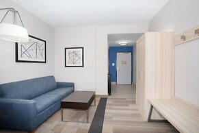 Holiday Inn Express & Suites Phoenix - Glendale Sports Dist by IHG