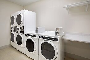 Holiday Inn Express & Suites Phoenix - Glendale Sports Dist by IHG