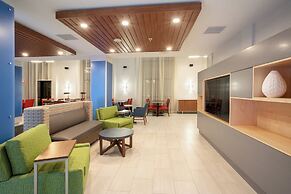 Holiday Inn Express & Suites Phoenix - Glendale Sports Dist by IHG