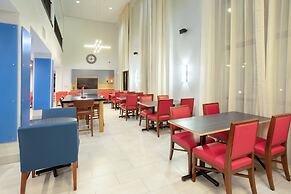 Holiday Inn Express & Suites Phoenix - Glendale Sports Dist by IHG