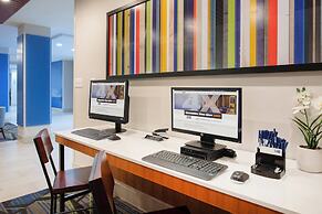 Holiday Inn Express & Suites Phoenix - Glendale Sports Dist by IHG