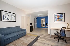 Holiday Inn Express & Suites Phoenix - Glendale Sports Dist by IHG