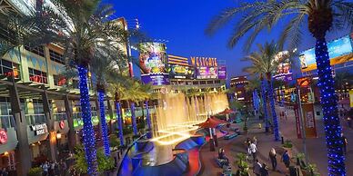 Holiday Inn Express & Suites Phoenix - Glendale Sports Dist by IHG