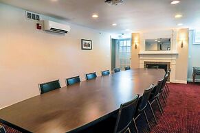 Essex Street Inn & Suites, Ascend Hotel Collection