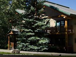 Saddle Creek Townhomes by Pioneer Ridge Management