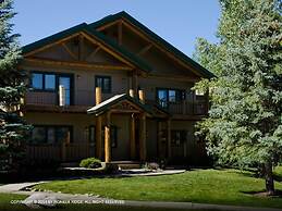 Saddle Creek Townhomes by Pioneer Ridge Management