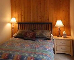 Scandinavian Lodge And Condominiums by Pioneer Ridge Mgmt