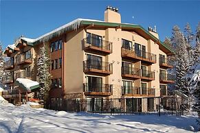 Scandinavian Lodge And Condominiums by Pioneer Ridge Mgmt