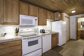 Scandinavian Lodge And Condominiums by Pioneer Ridge Mgmt