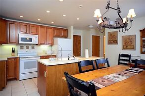 Scandinavian Lodge And Condominiums by Pioneer Ridge Mgmt