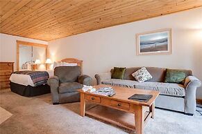 Scandinavian Lodge And Condominiums by Pioneer Ridge Mgmt