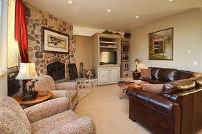 Scandinavian Lodge And Condominiums by Pioneer Ridge Mgmt