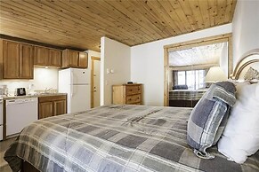 Scandinavian Lodge And Condominiums by Pioneer Ridge Mgmt