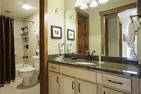 Scandinavian Lodge And Condominiums by Pioneer Ridge Mgmt