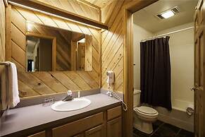 Scandinavian Lodge And Condominiums by Pioneer Ridge Mgmt