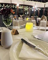 Torrs Warren Country House Hotel