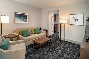 Delta Hotels by Marriott Huntington Mall