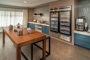 Delta Hotels by Marriott Huntington Mall