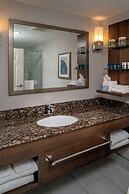 Delta Hotels by Marriott Huntington Mall