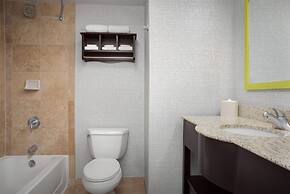 Hampton Inn & Suites Omaha-Downtown