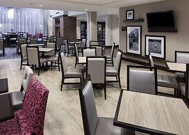 Hampton Inn & Suites Omaha-Downtown