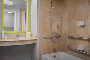 Hampton Inn & Suites Omaha-Downtown